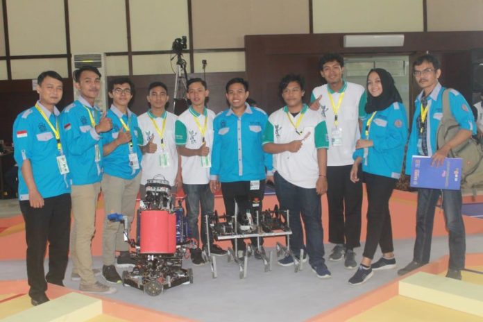 Tim Robotika Uhamka Sukses Juara II Kompetisi Robot Nasional